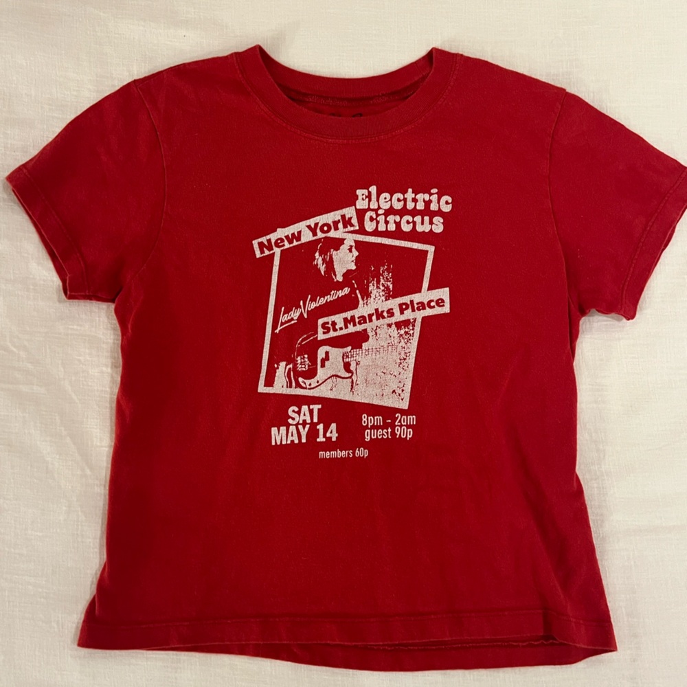 Brandy Melville red band baby tee